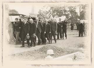 Picture of the Robinson children's' funeral at Colac